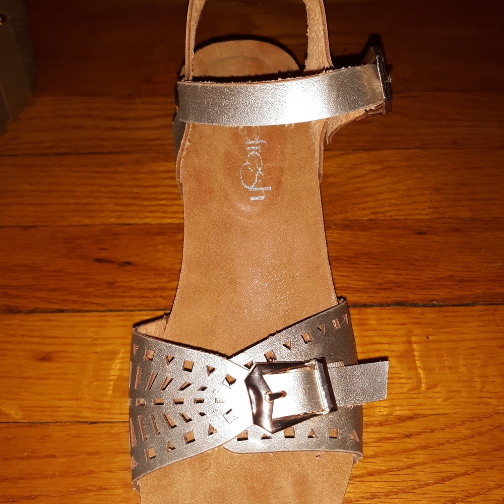 Shoes - Picture 2 of 5